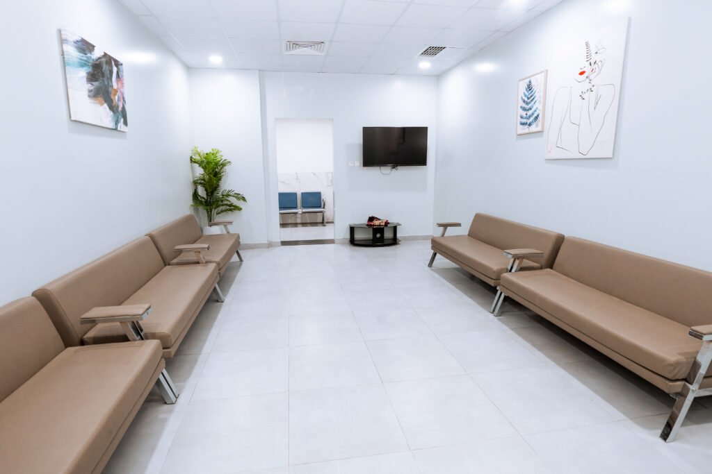 مدخل مجمع عيادات البدري الطبية